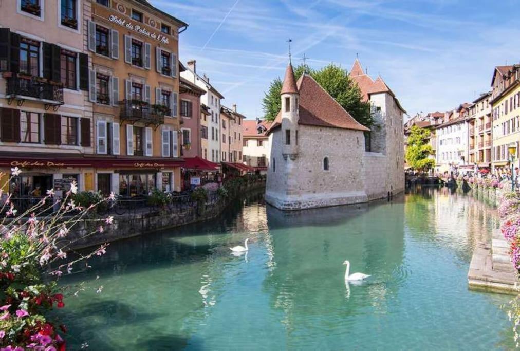 Appartamento Belle Maison Familiale A La Campagne Saint-Girod Esterno foto